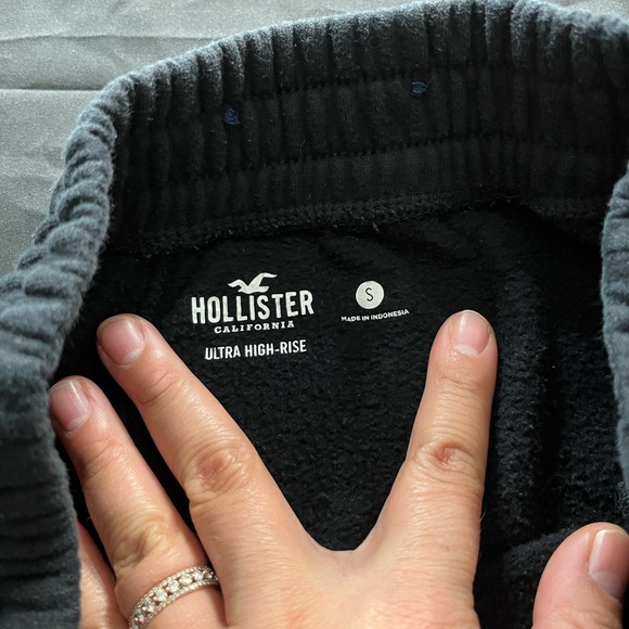 Hollister Women's black Athletic Shorts high rise Small - Picture 4 of 5